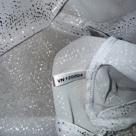 New York & Company long sleeve metallic & white blouse wrap front v neck size XL - Picture 6 of 6